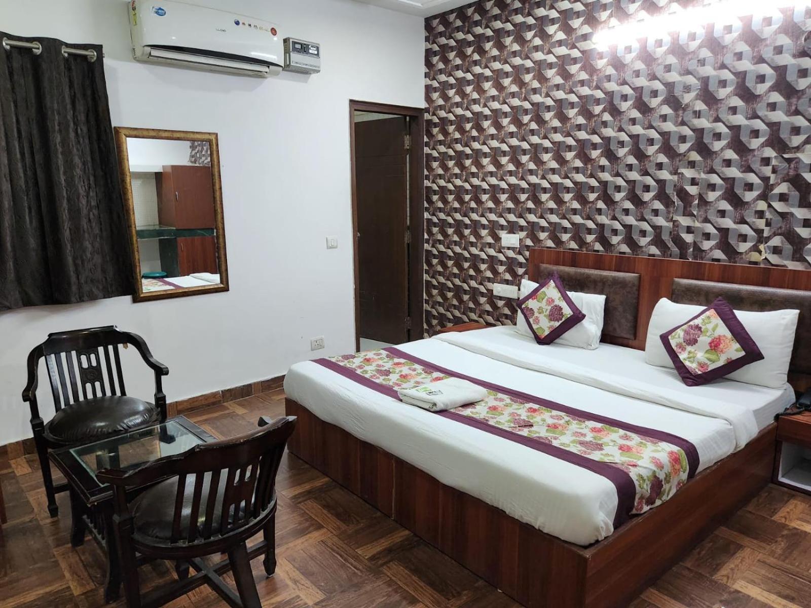 Hotel Naveen New Delhi Eksteriør bilde
