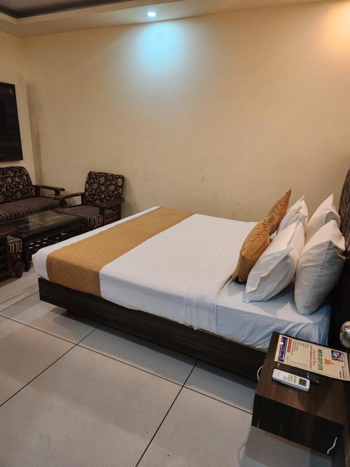 Hotel Naveen New Delhi Eksteriør bilde